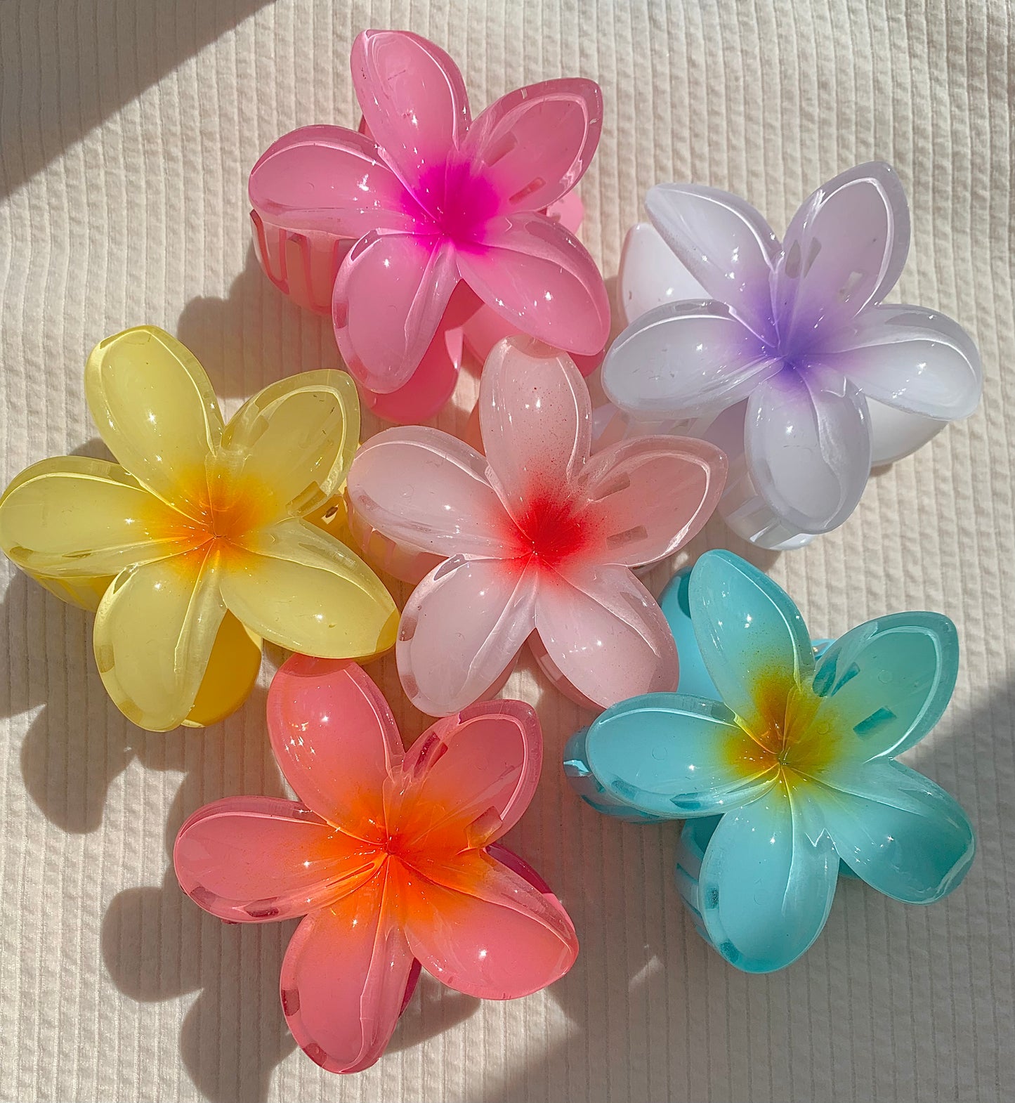 Adorable flower claw clip