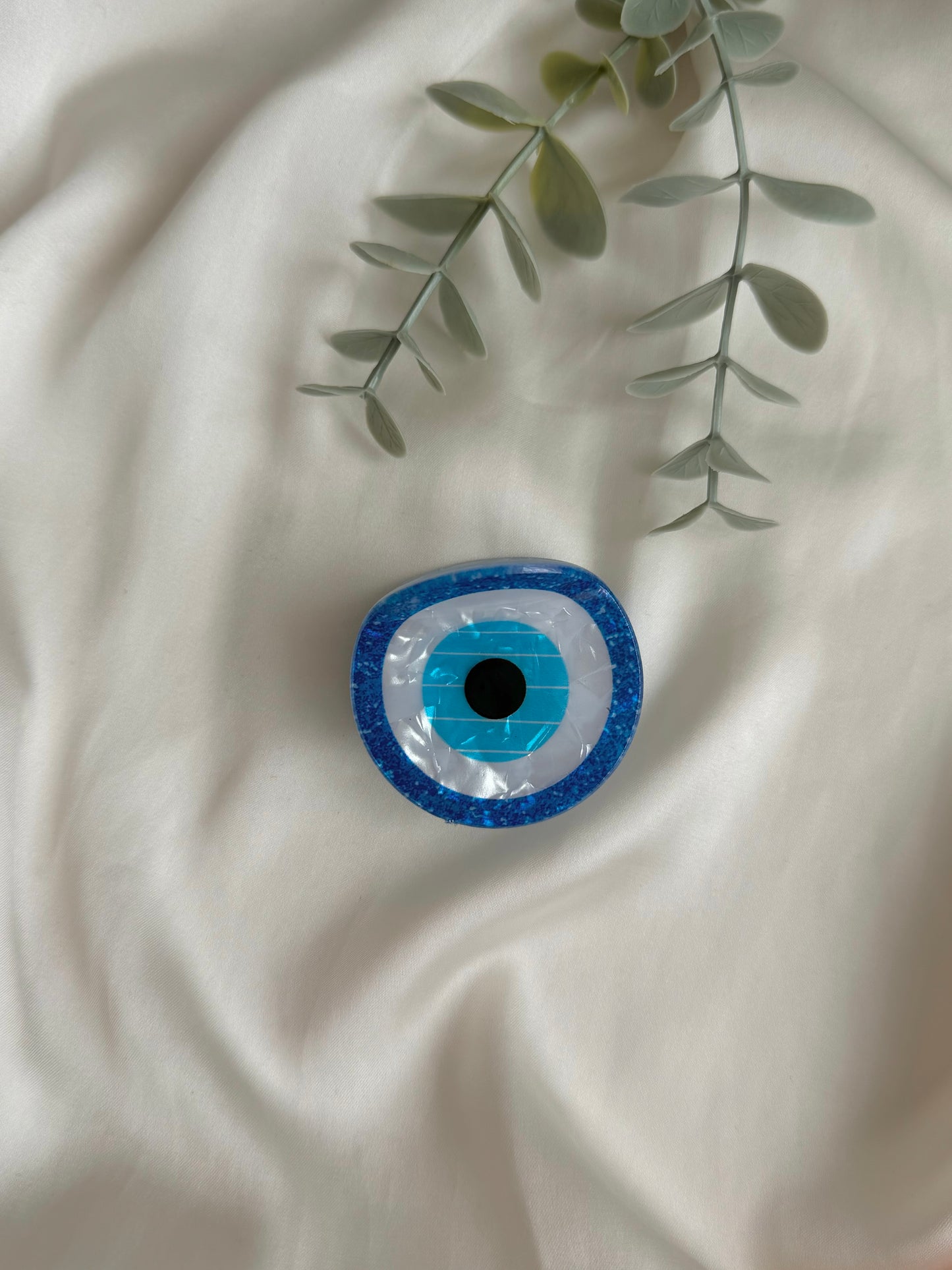 Blue eye claw clip (small)